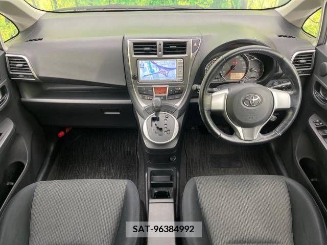 Toyota RACTIS 2011-03 253002-1