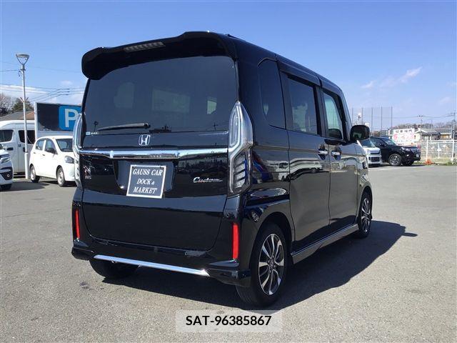 Honda N BOX 2021-08 211010-5