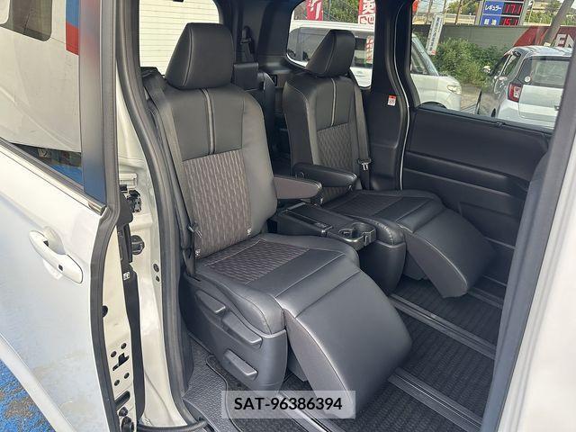 Toyota NOAH 2023-09 343898-11