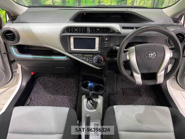 Toyota AQUA 2013-02 292258-1