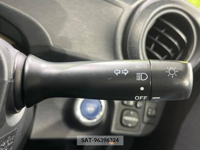 Toyota AQUA 2013-02 292258-6