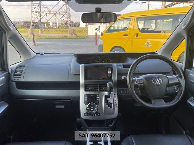 Toyota VOXY 2013-09 288999-10