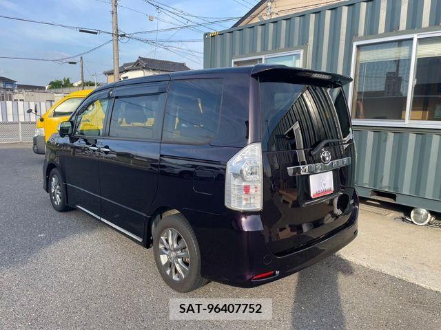 Toyota VOXY 2013-09 288999-3