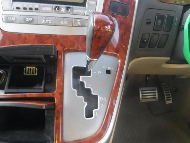 Toyota ALPHARD 2005-04 8932-10