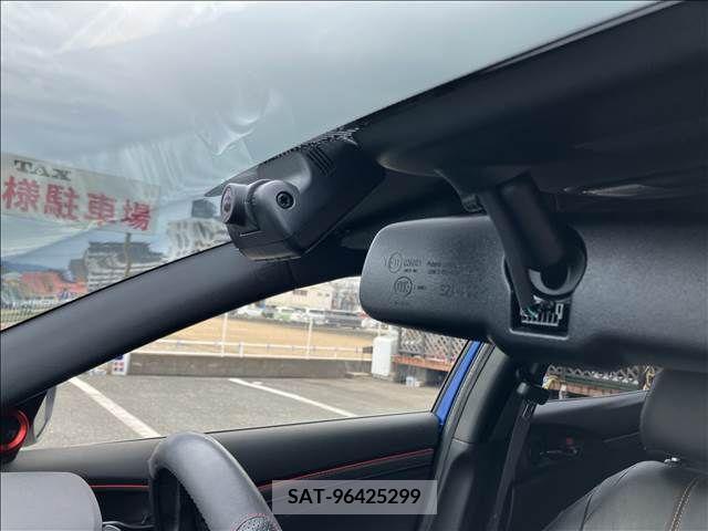 Honda CIVIC 2018-04 215897-12