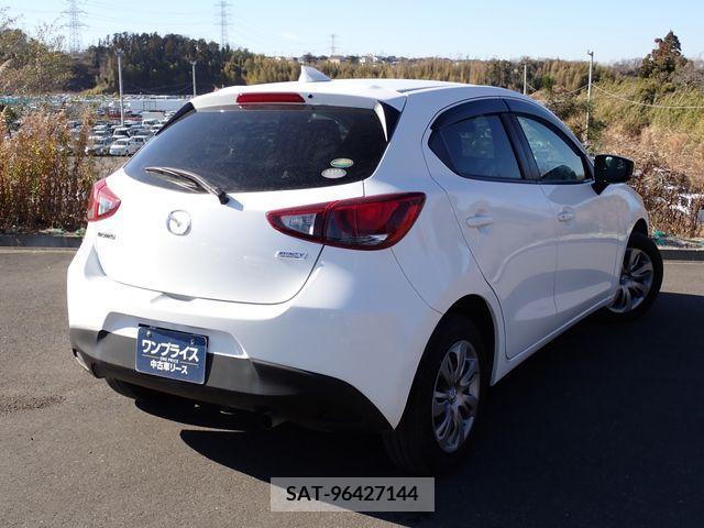 Mazda DEMIO 2017-11 371962-2