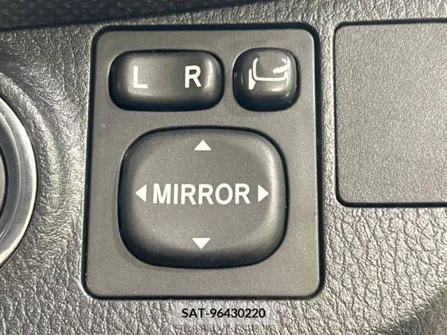 Toyota VITZ 2016-08 327979-6