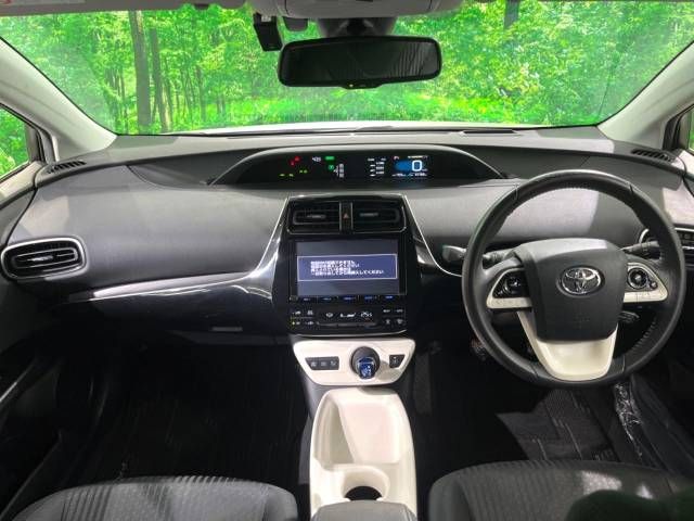 Toyota PRIUS 2016-10 19766-1