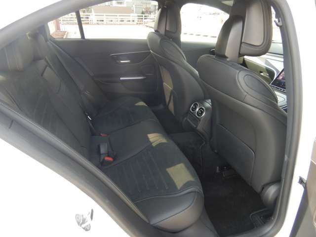 Mercedes Benz C-CLASS 2022-08 17041-27