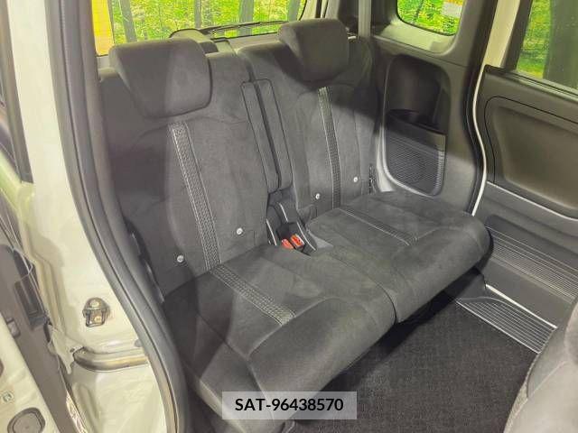 Honda N BOX CUSTOM 2023-01 279013-9