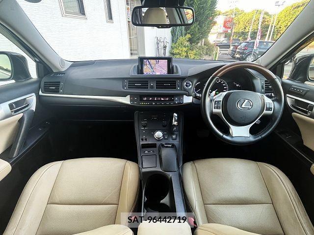 Lexus CT 2013-10 362709-1