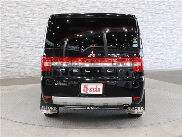 Mitsubishi DELICA D5 2012-08 11572-9