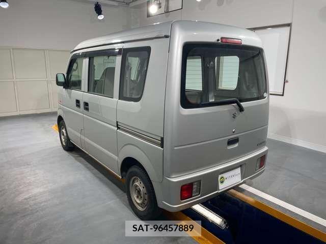 Suzuki EVERY 2010-04 268988-5