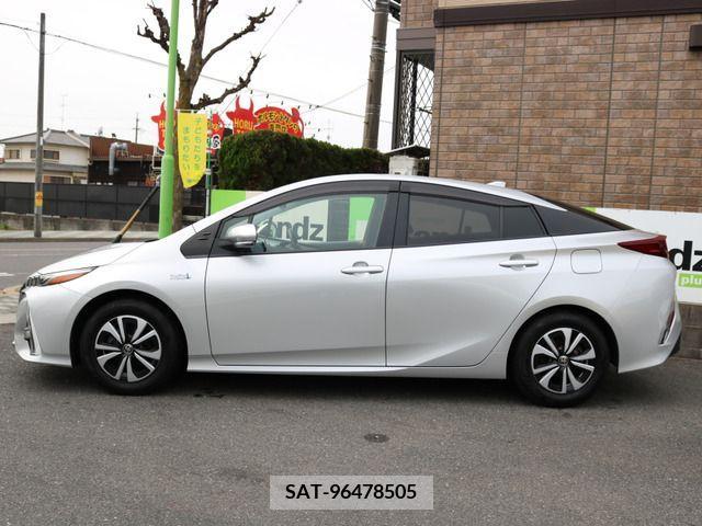 Toyota PRIUS PHV 2017-08 200208-5