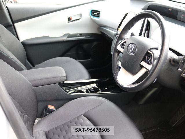 Toyota PRIUS PHV 2017-08 200208-14