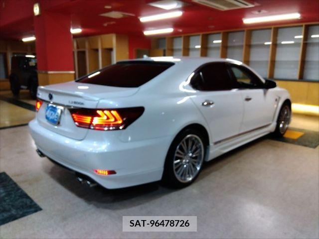 Lexus LS 2013-07 275539-1