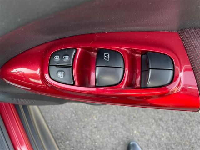 Nissan JUKE 2012-03 192337-10