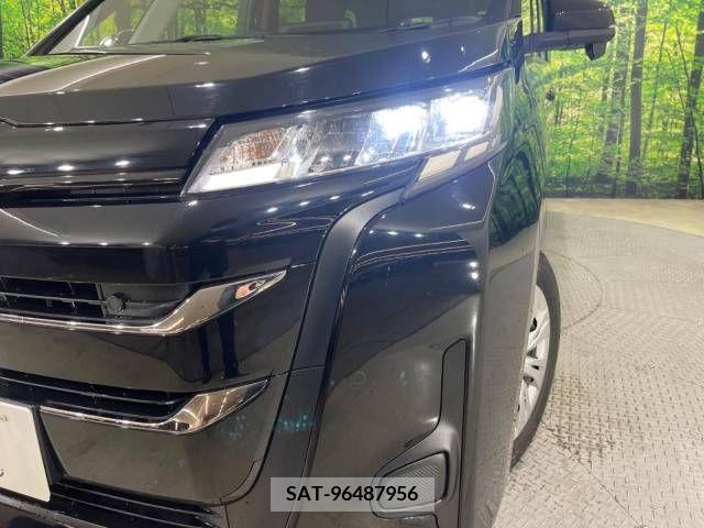 Toyota NOAH 2023-04 230636-13