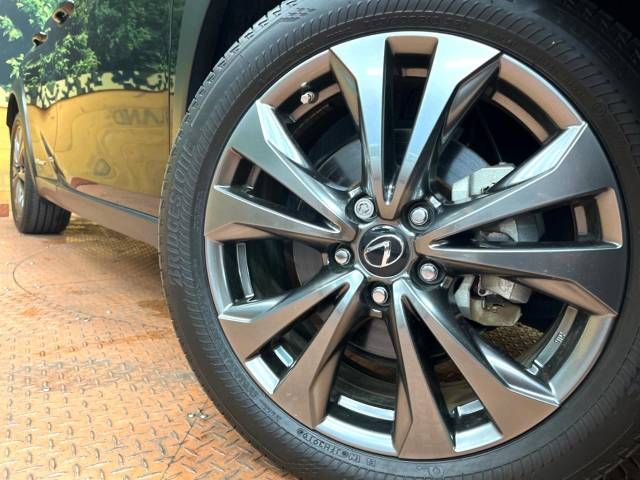 Lexus UX 2019-10 4121-13