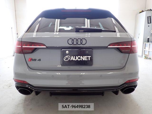 Audi RS4 2022-08 320125-5