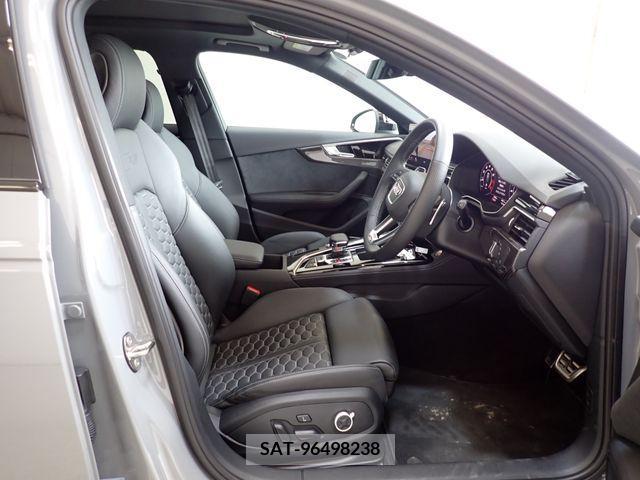 Audi RS4 2022-08 320125-7