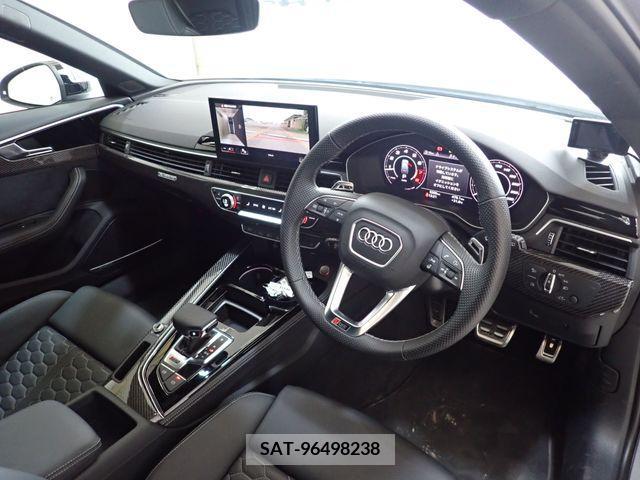 Audi RS4 2022-08 320125-1