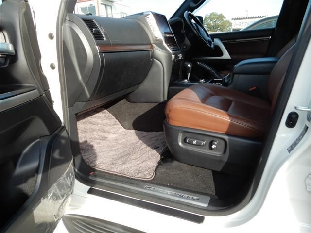 Toyota LAND CRUISER 2019-03 55-6