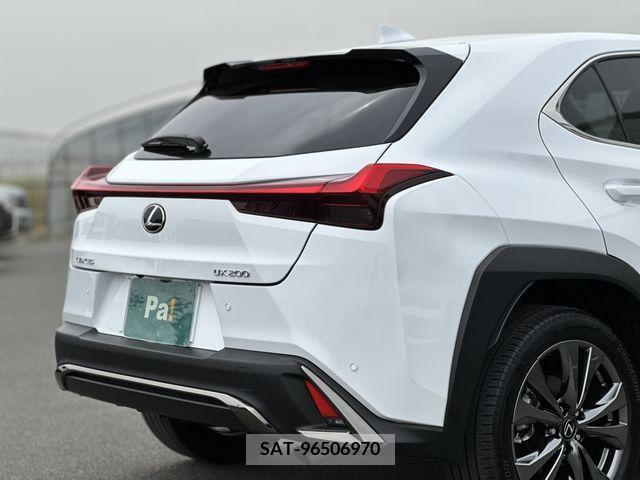 Lexus UX 2022-06 275938-25