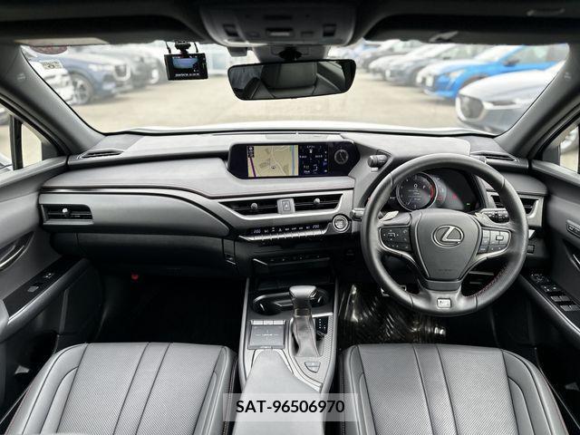 Lexus UX 2022-06 275938-4