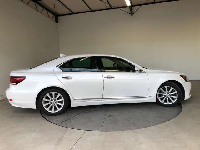 Lexus LS 2014-11 9992-7