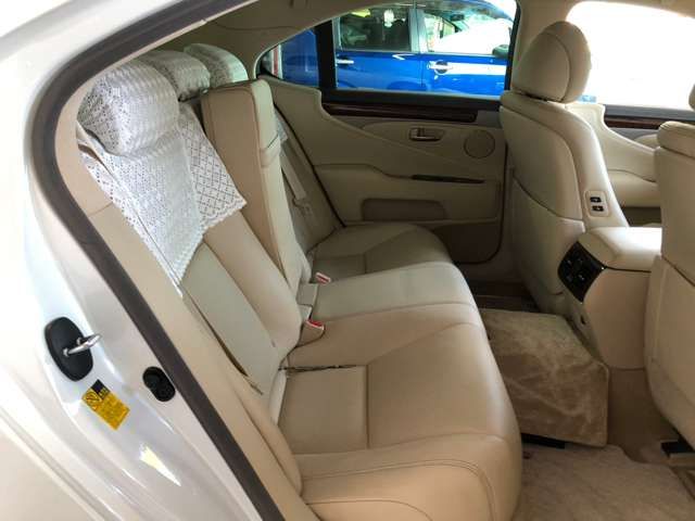 Lexus LS 2014-11 9992-19