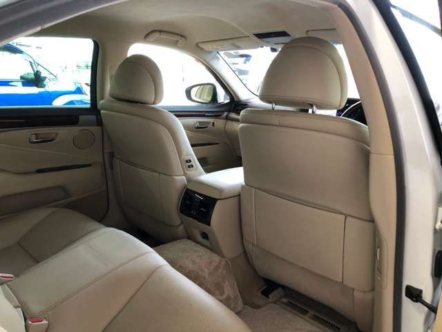 Lexus LS 2014-11 9992-18