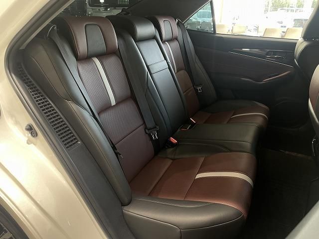 Toyota CROWN SEDAN 2014-10 185035-11