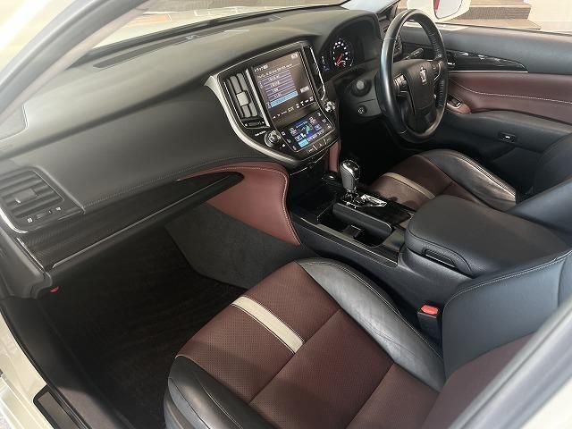 Toyota CROWN SEDAN 2014-10 185035-10