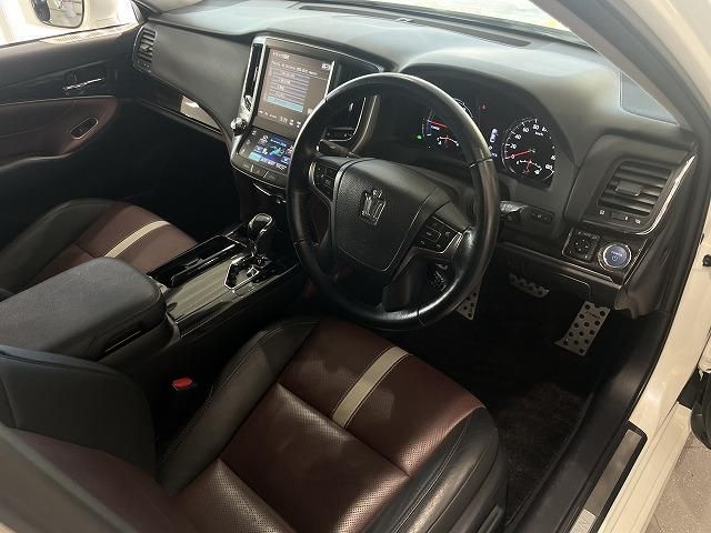 Toyota CROWN SEDAN 2014-10 185035-9