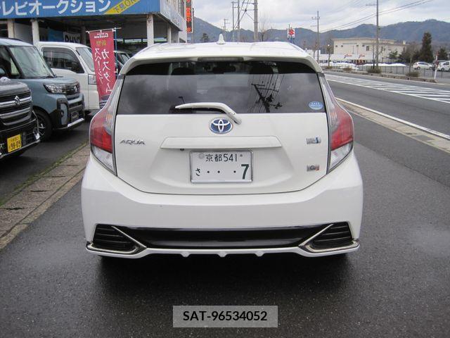 Toyota AQUA 2015-11 211329-4