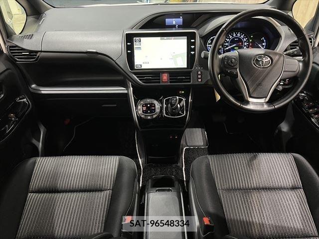 Toyota VOXY HYBRID 2018-05 241781-18
