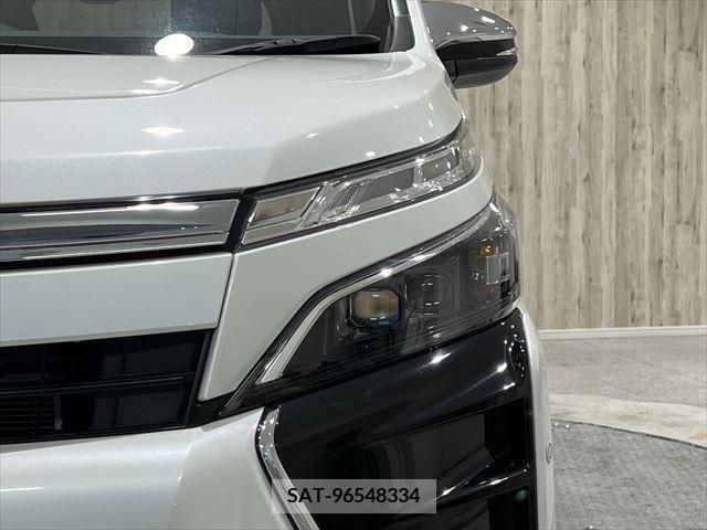 Toyota VOXY HYBRID 2018-05 241781-9