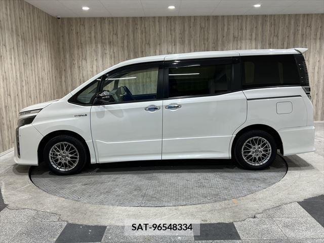 Toyota VOXY HYBRID 2018-05 241781-7