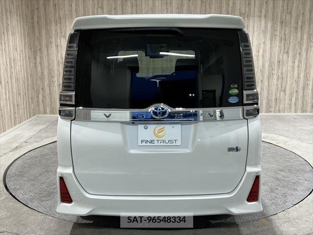 Toyota VOXY HYBRID 2018-05 241781-5