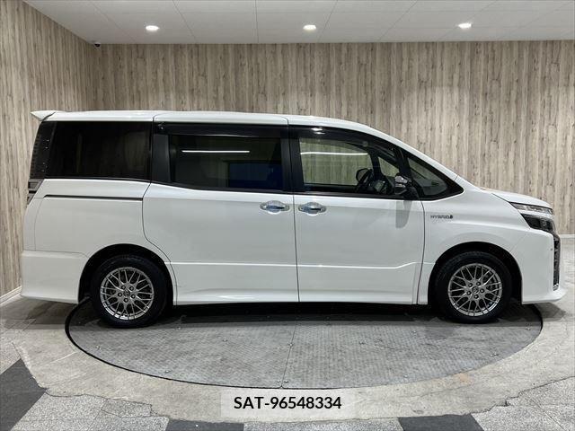 Toyota VOXY HYBRID 2018-05 241781-3