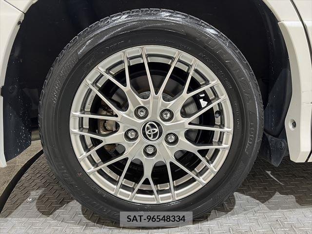 Toyota VOXY HYBRID 2018-05 241781-16