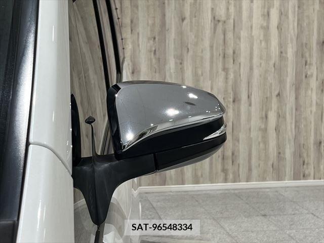 Toyota VOXY HYBRID 2018-05 241781-13