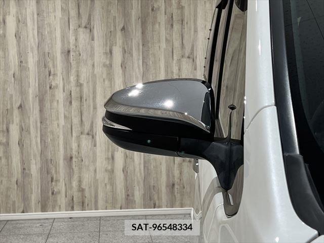 Toyota VOXY HYBRID 2018-05 241781-12