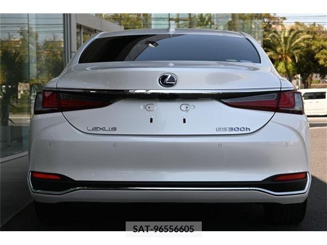 Lexus ES 2020-08 275241-3