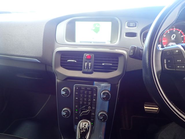Volvo V40 2015-03 28079-20