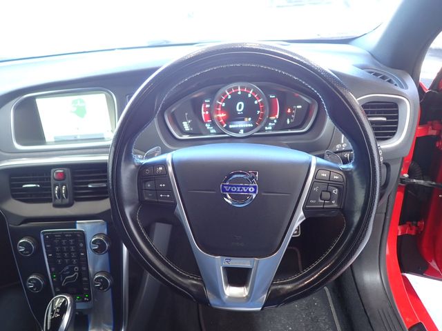 Volvo V40 2015-03 28079-15