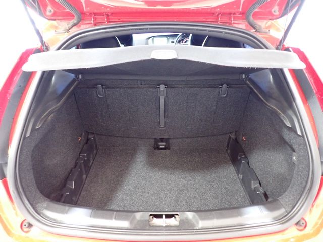 Volvo V40 2015-03 28079-13