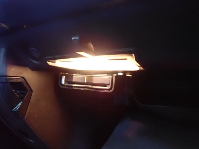 Volvo V40 2015-03 28079-25