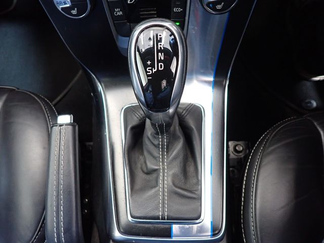 Volvo V40 2015-03 28079-22